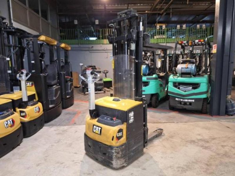 Elektrostapler del tipo Caterpillar NSP16N2, Gebrauchtmaschine In senlis (Immagine 11)