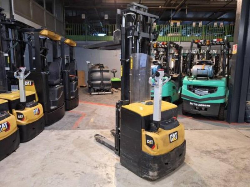 Elektrostapler del tipo Caterpillar NSP16N2, Gebrauchtmaschine In senlis (Immagine 10)