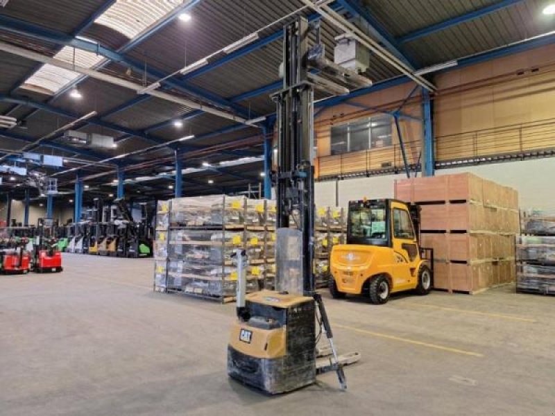 Elektrostapler des Typs Caterpillar NSP16N2, Gebrauchtmaschine in senlis (Bild 9)