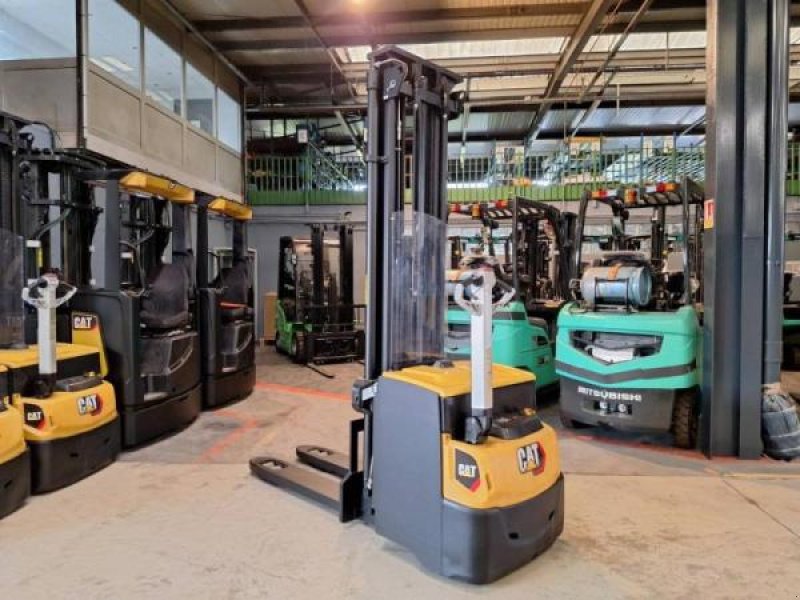 Elektrostapler vrste Caterpillar NSP16NI, Gebrauchtmaschine v senlis (Slika 2)