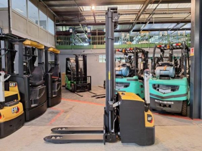 Elektrostapler vrste Caterpillar NSP16NI, Gebrauchtmaschine v senlis (Slika 8)