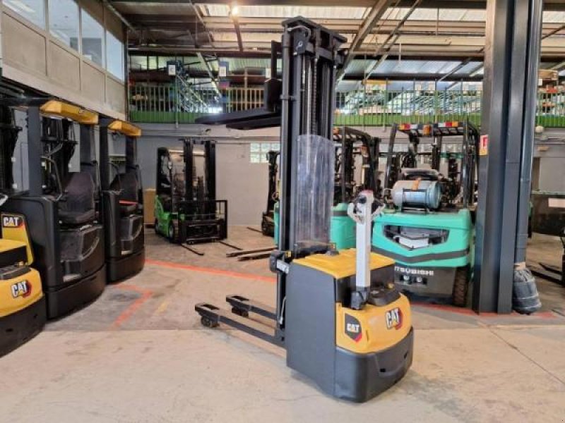 Elektrostapler vrste Caterpillar NSP16NI, Gebrauchtmaschine v senlis (Slika 1)