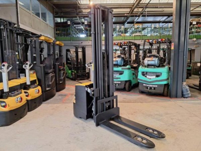 Elektrostapler vrste Caterpillar NSP16NI, Gebrauchtmaschine v senlis (Slika 3)
