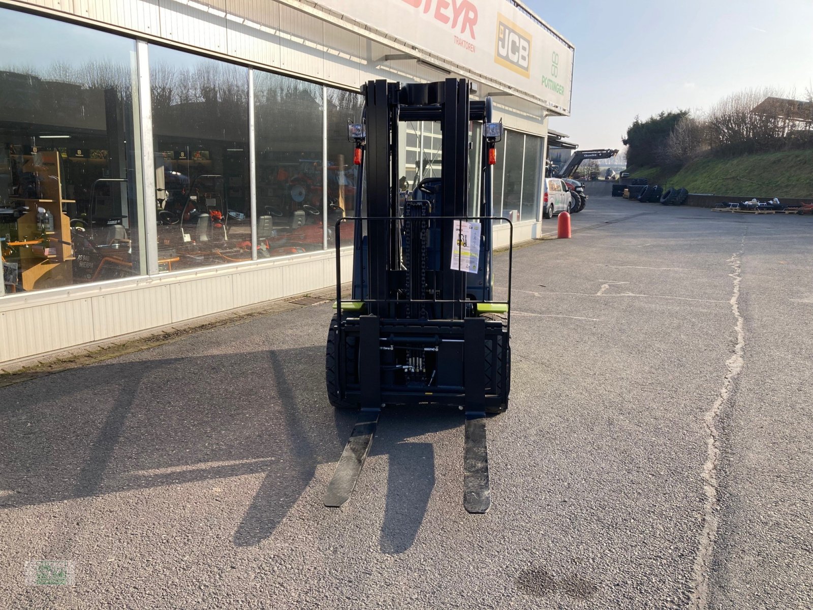 Elektrostapler des Typs Clark EPX30i, Neumaschine in Steiningen b. Daun (Bild 3)