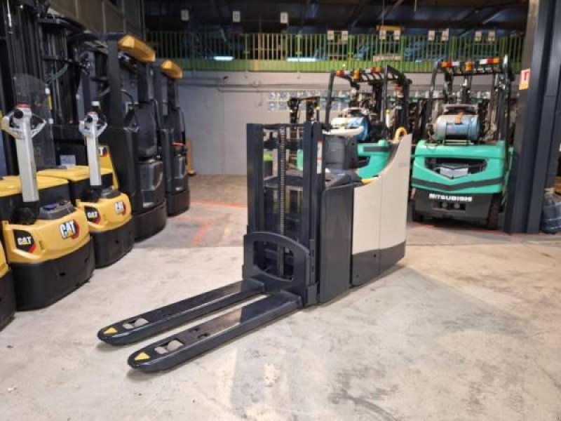 Elektrostapler typu Crown DT3040, Gebrauchtmaschine w senlis (Zdjęcie 2)