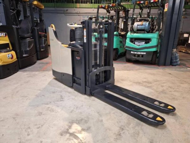 Elektrostapler typu Crown DT3040, Gebrauchtmaschine w senlis (Zdjęcie 1)