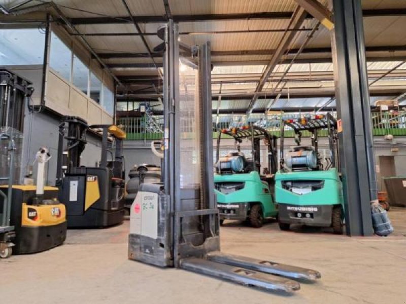 Elektrostapler typu Crown ES4000-1.6, Gebrauchtmaschine w senlis (Zdjęcie 1)