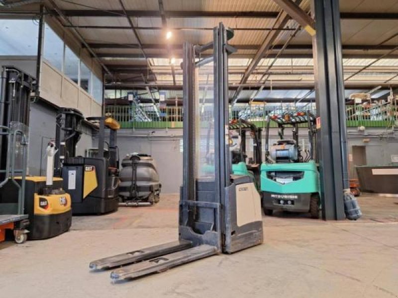 Elektrostapler za tip Crown ES4000-1.6, Gebrauchtmaschine u senlis (Slika 2)