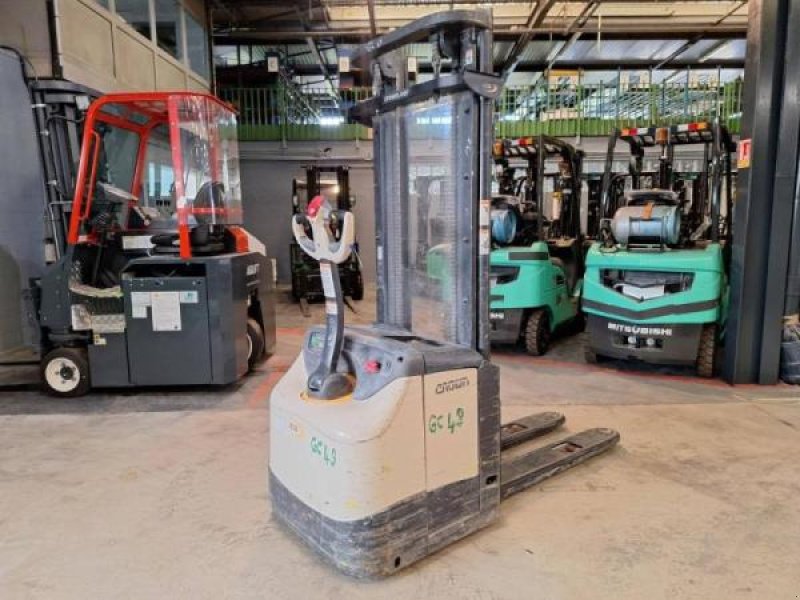 Elektrostapler typu Crown ES4000-1.6, Gebrauchtmaschine w senlis (Zdjęcie 1)