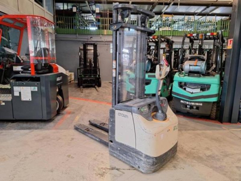 Elektrostapler za tip Crown ES4000-1.6, Gebrauchtmaschine u senlis (Slika 5)