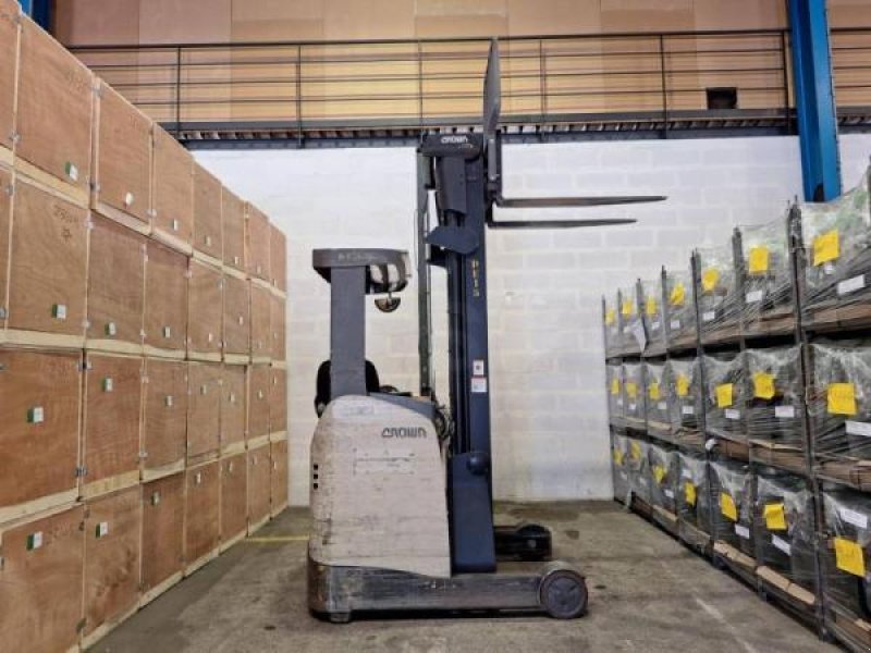 Elektrostapler del tipo Crown ESR 5260-14 OPT 2, Gebrauchtmaschine In senlis (Immagine 9)