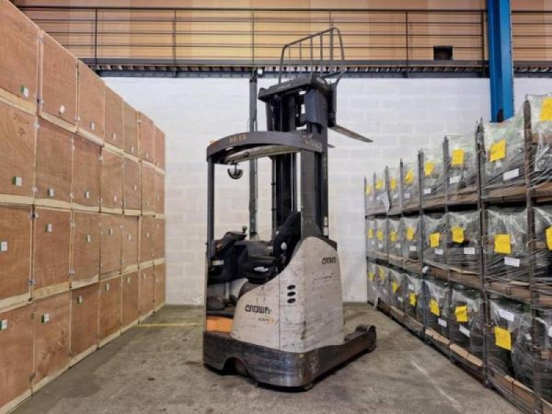 Elektrostapler del tipo Crown ESR 5260-14 OPT 2, Gebrauchtmaschine In senlis (Immagine 10)