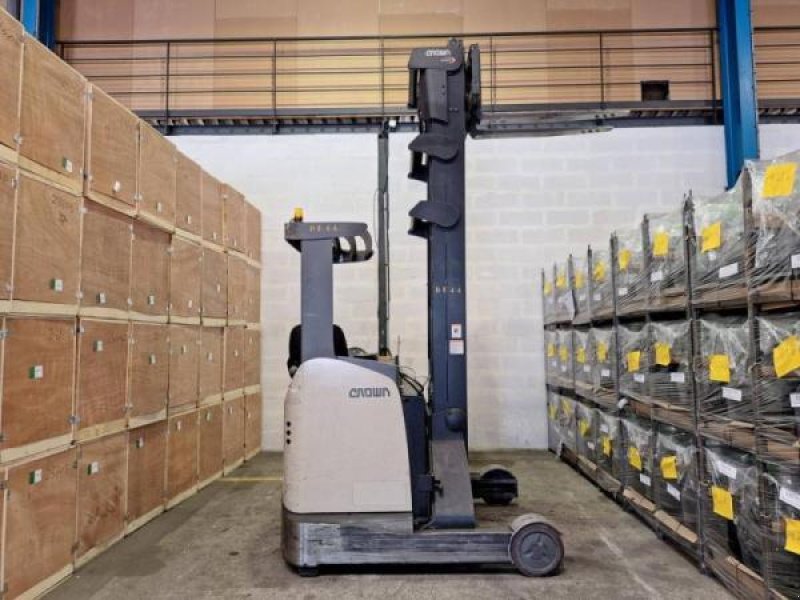 Elektrostapler del tipo Crown ESR 5260, Gebrauchtmaschine In senlis (Immagine 9)