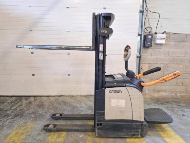 Elektrostapler des Typs Crown ET4000-1.4, Gebrauchtmaschine in senlis (Bild 9)