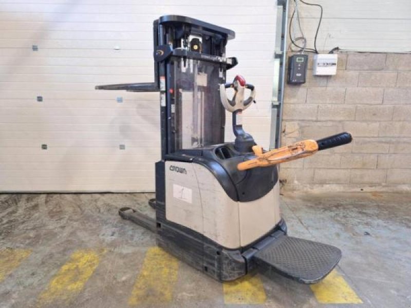 Elektrostapler des Typs Crown ET4000-1.4, Gebrauchtmaschine in senlis (Bild 10)