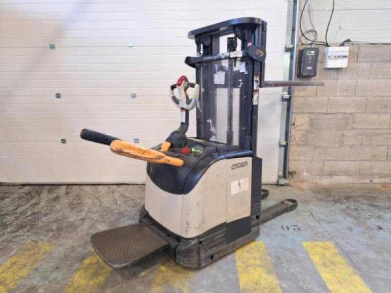 Elektrostapler des Typs Crown ET4000-1.4, Gebrauchtmaschine in senlis (Bild 11)