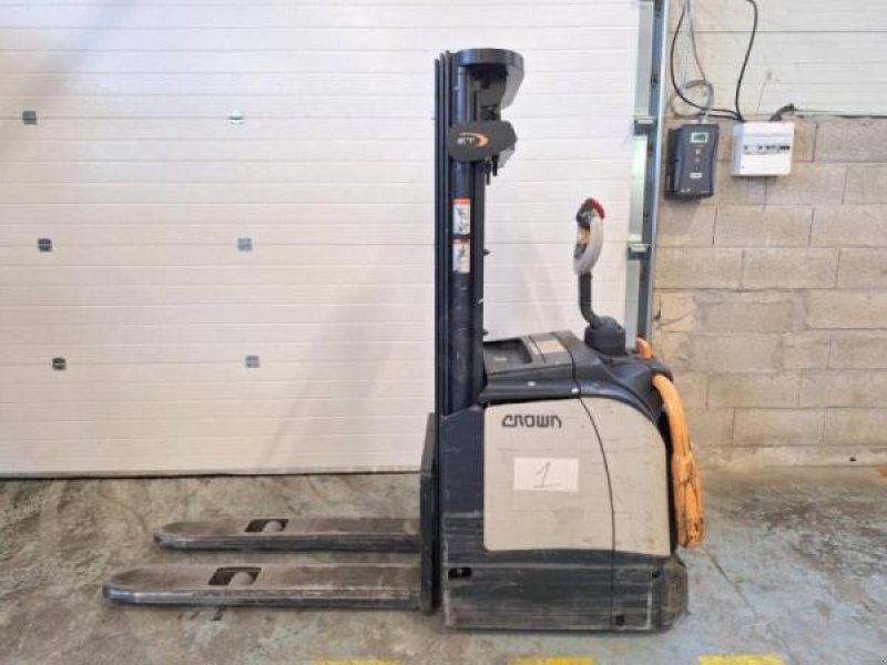 Elektrostapler des Typs Crown ET4000-1.4, Gebrauchtmaschine in senlis (Bild 7)