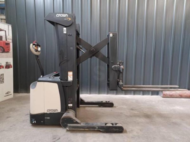 Elektrostapler of the type Crown SHR5520-1.3, Gebrauchtmaschine in senlis (Picture 1)