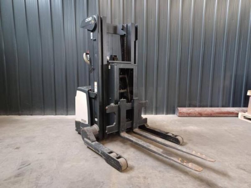 Elektrostapler za tip Crown SHR5520-1.3, Gebrauchtmaschine u senlis (Slika 2)