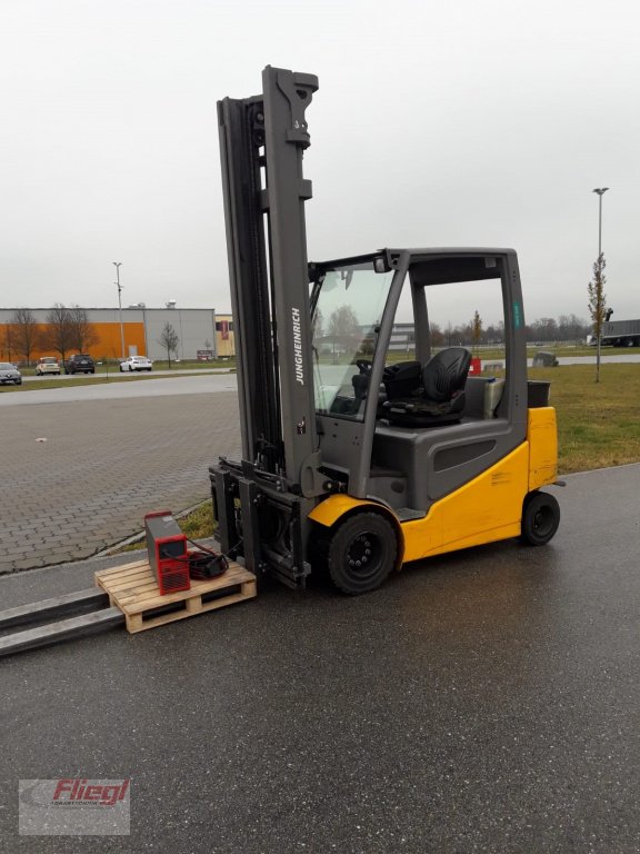 Elektrostapler des Typs Jungheinrich EFGS 30 S, Gebrauchtmaschine in Mühldorf (Bild 2)