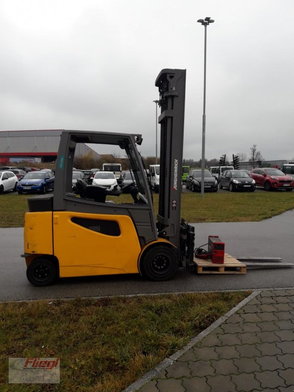 Elektrostapler des Typs Jungheinrich EFGS 30 S, Gebrauchtmaschine in Mühldorf (Bild 5)