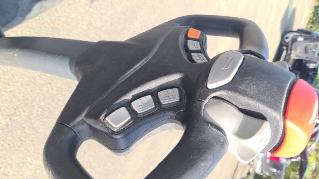 Elektrostapler des Typs Manitou ES 412 ETD 26, Gebrauchtmaschine in BAZAINVILLE (Bild 8)