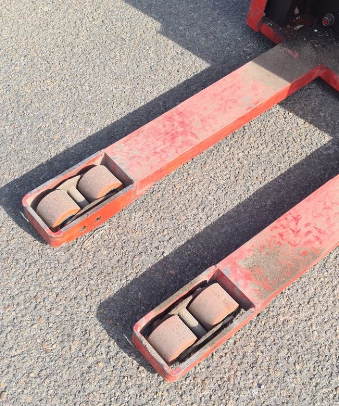 Elektrostapler des Typs Manitou ES 412 ETD 26, Gebrauchtmaschine in BAZAINVILLE (Bild 7)