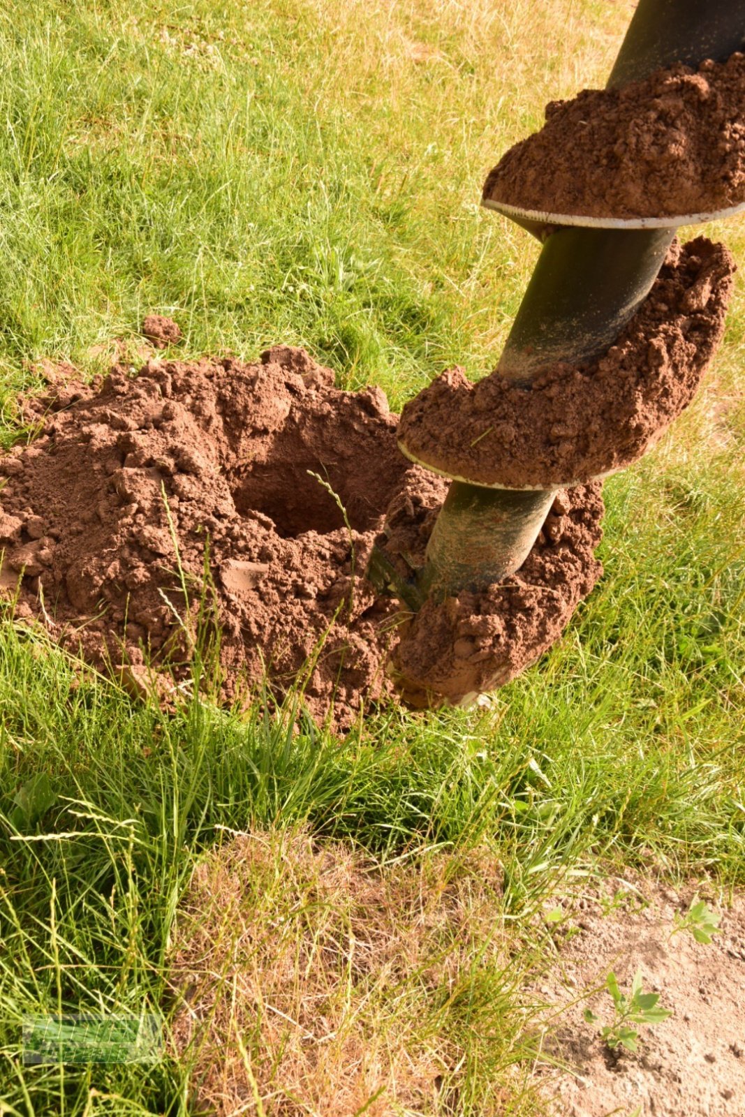 Erdbohrer für Bagger des Typs Joma-Tech Bohrantrieb für Erdbohrer / Bohrschnecke Minibagger, Neumaschine in Willebadessen (Bild 5)