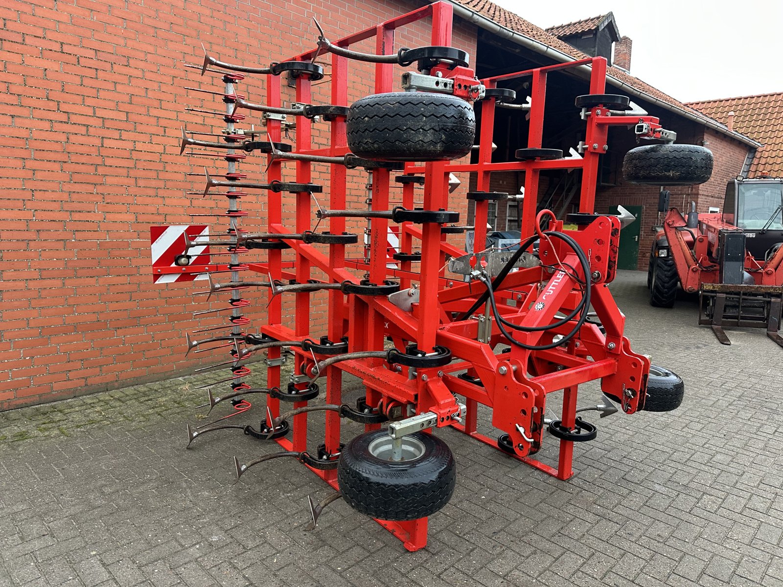 Federzinkengrubber des Typs Güttler Supermaxx 50-5, Gebrauchtmaschine in Schweringen (Bild 3)