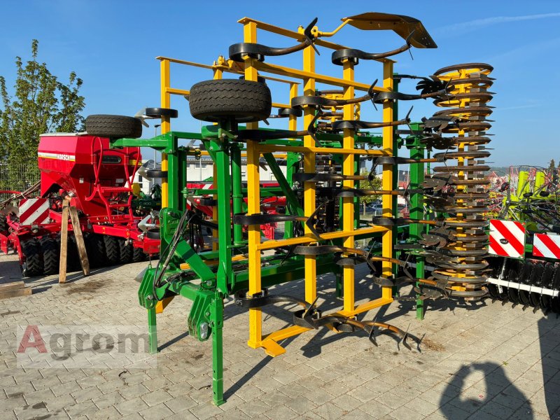 Federzinkengrubber des Typs Kerner Stratos, Neumaschine in Münsingen