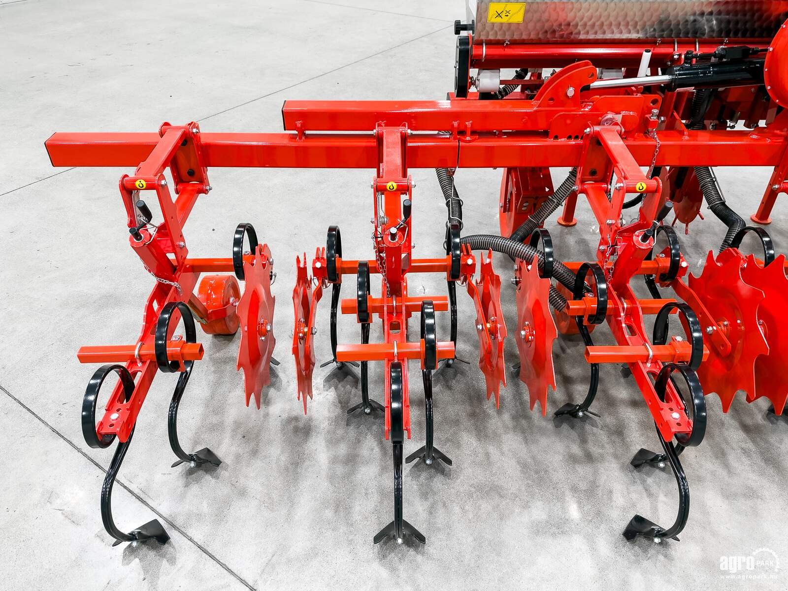 Federzinkengrubber типа Maschio HS6 UNUSED folding frame, 6-row inter-row cultivator, Gebrauchtmaschine в Csengele (Фотография 13)
