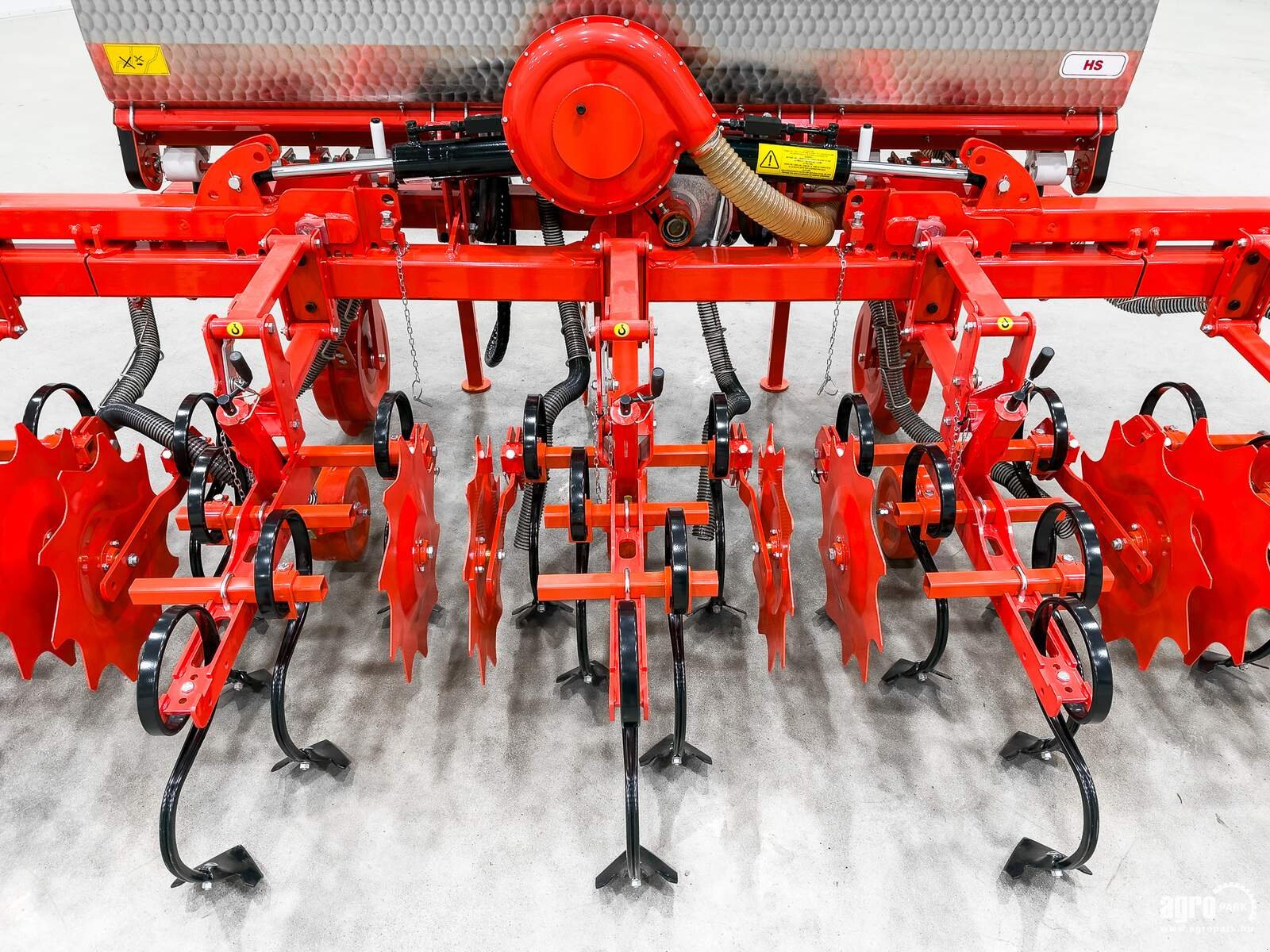 Federzinkengrubber типа Maschio HS6 UNUSED folding frame, 6-row inter-row cultivator, Gebrauchtmaschine в Csengele (Фотография 14)