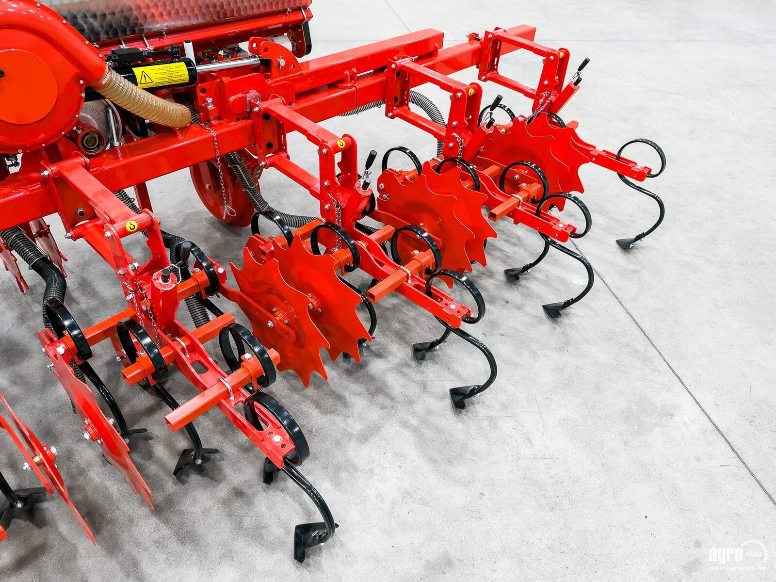Federzinkengrubber za tip Maschio HS6 UNUSED folding frame, 6-row inter-row cultivator, Gebrauchtmaschine u Csengele (Slika 19)