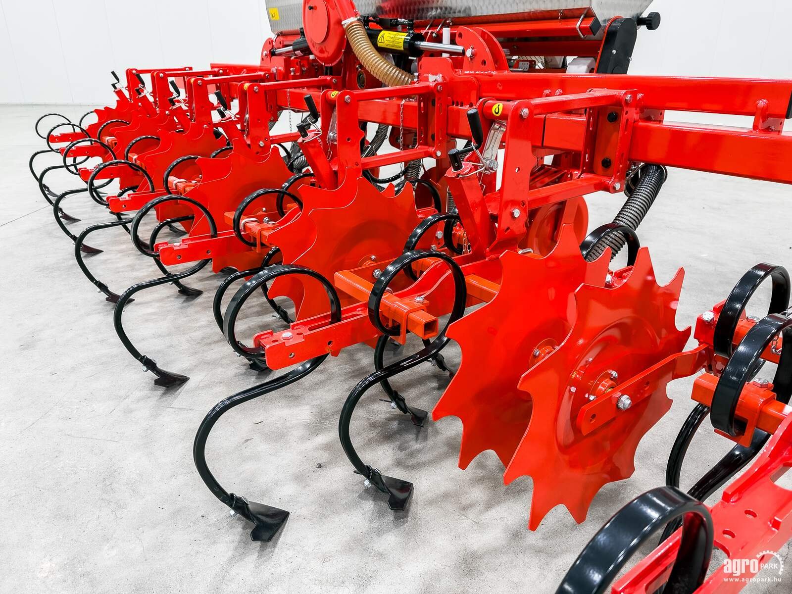 Federzinkengrubber типа Maschio HS6 UNUSED folding frame, 6-row inter-row cultivator, Gebrauchtmaschine в Csengele (Фотография 17)