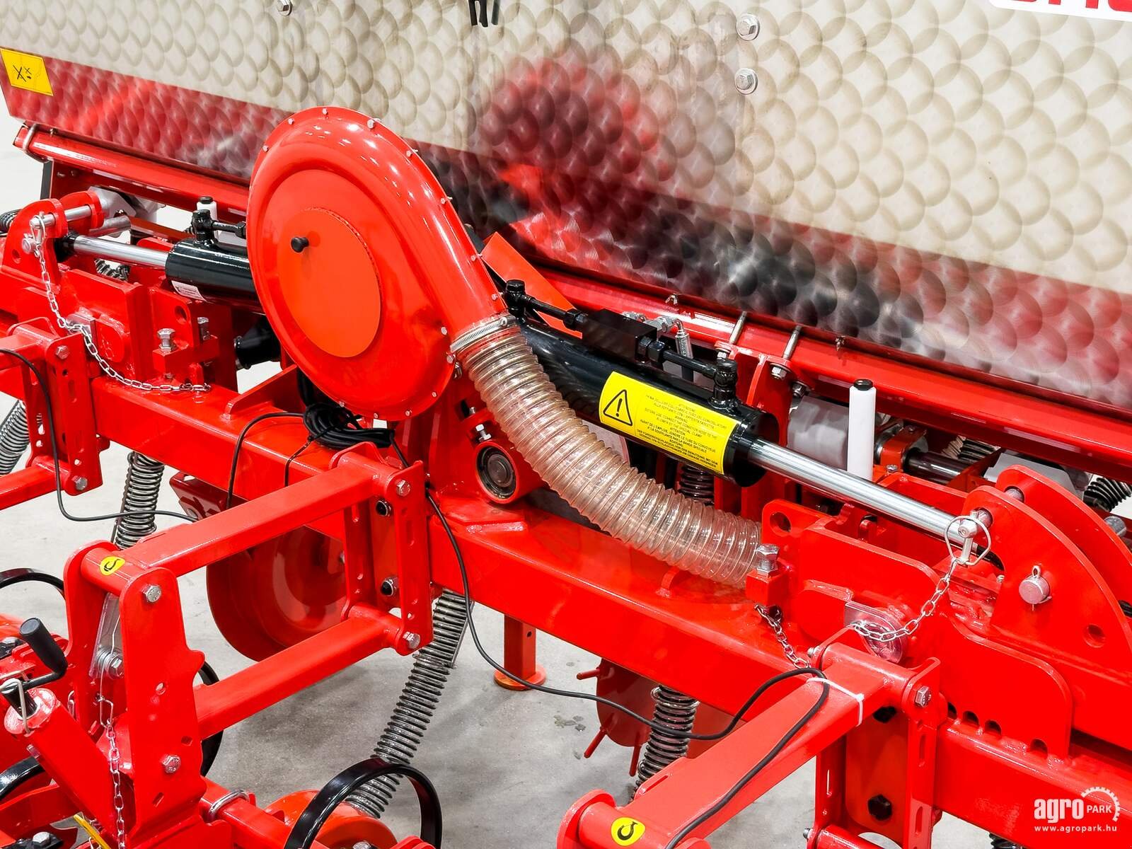 Federzinkengrubber des Typs Maschio HS8 UNUSED folding frame, 8-row inter-row cultivator, Gebrauchtmaschine in Csengele (Bild 12)