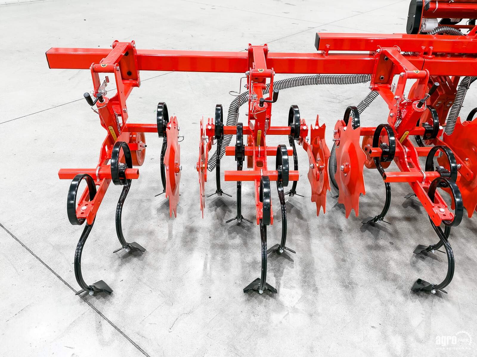 Federzinkengrubber des Typs Maschio HS8 UNUSED folding frame, 8-row inter-row cultivator, Gebrauchtmaschine in Csengele (Bild 13)