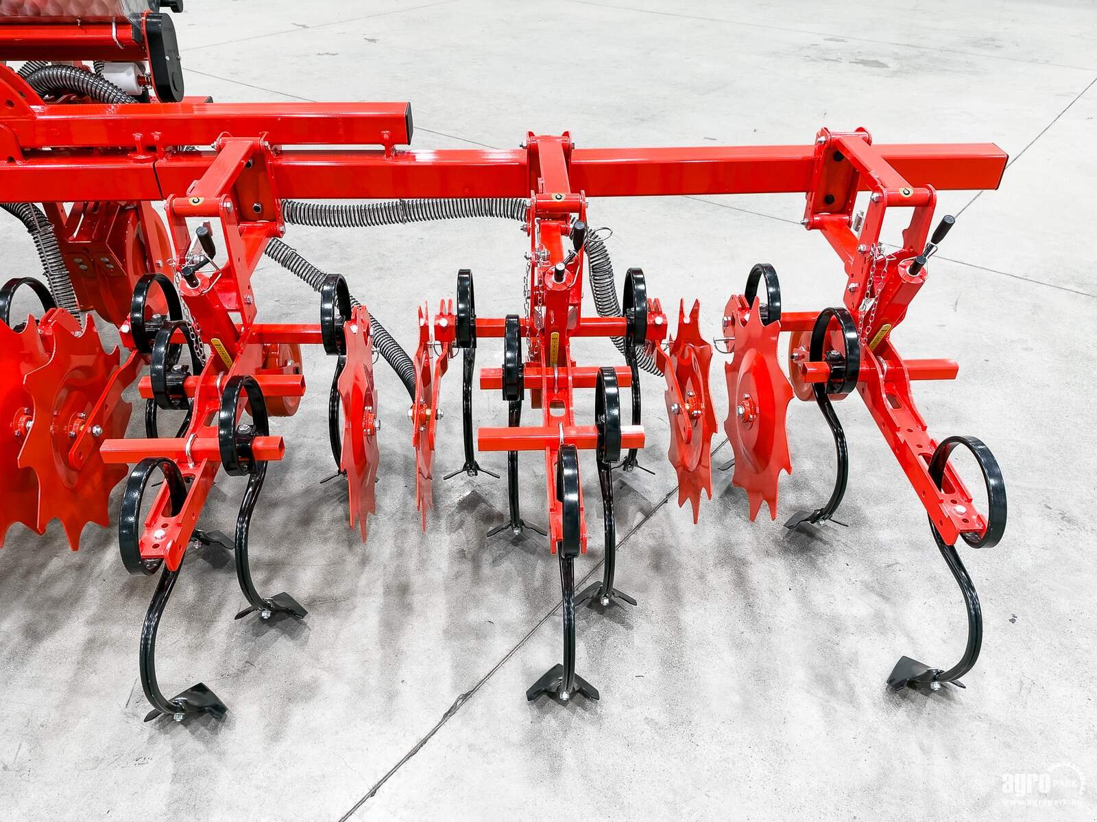 Federzinkengrubber des Typs Maschio HS8 UNUSED folding frame, 8-row inter-row cultivator, Gebrauchtmaschine in Csengele (Bild 15)