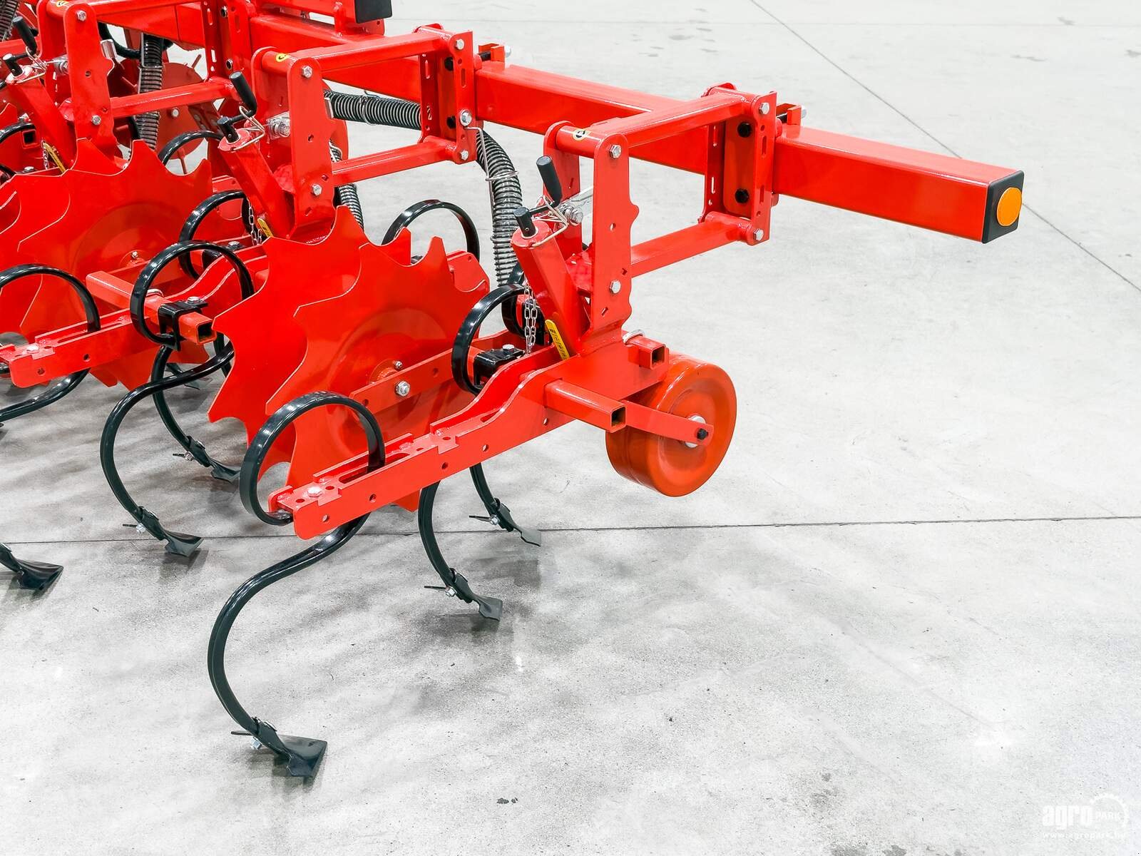 Federzinkengrubber des Typs Maschio HS8 UNUSED folding frame, 8-row inter-row cultivator, Gebrauchtmaschine in Csengele (Bild 22)
