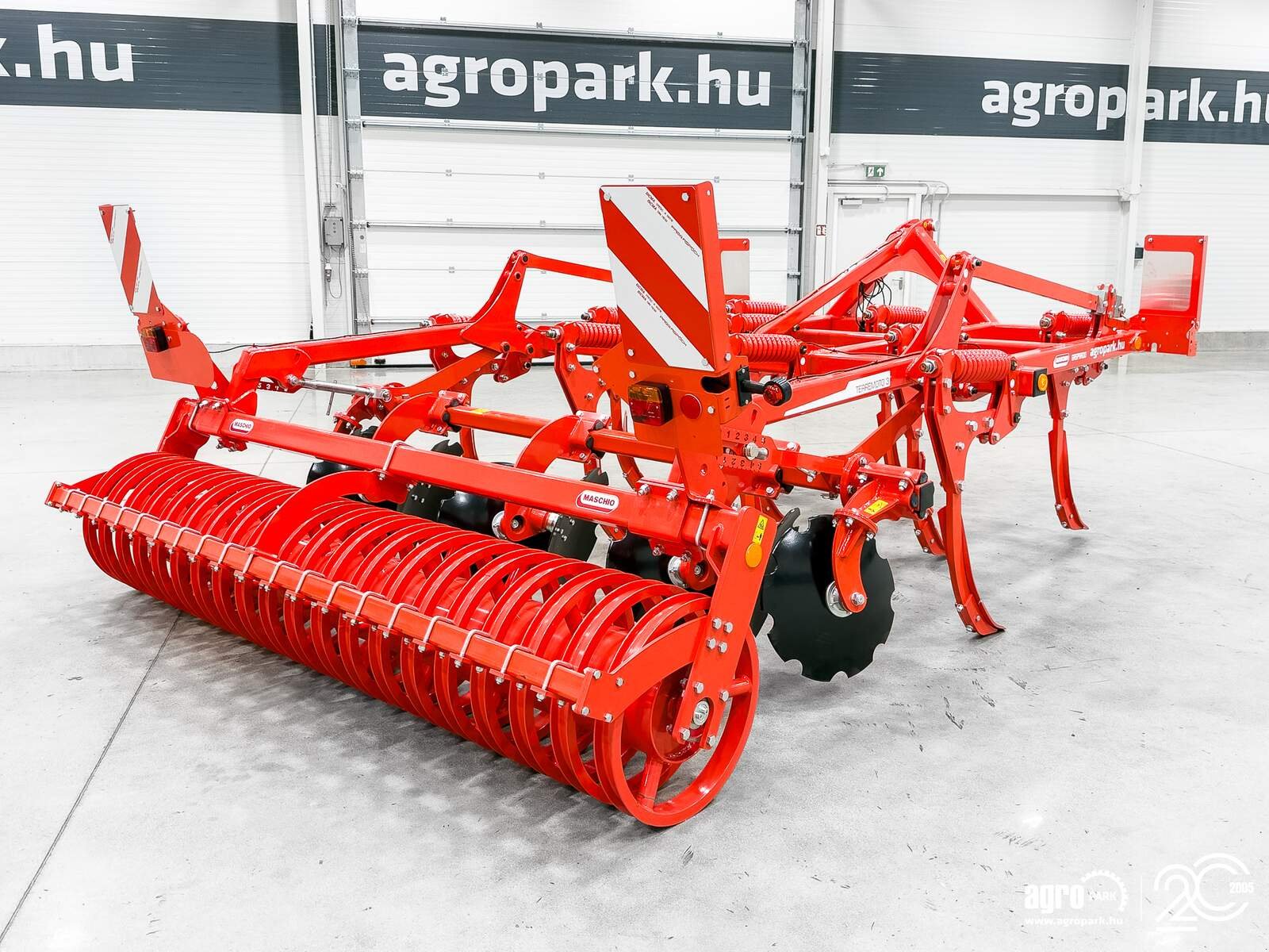 Federzinkengrubber del tipo Maschio Terremoto 3 300 cultivator with 3 m working width and fixed frame, NON-STOP spring tine safety system, 25 cm working depth, U-profile roller, Gebrauchtmaschine In Csengele (Immagine 4)