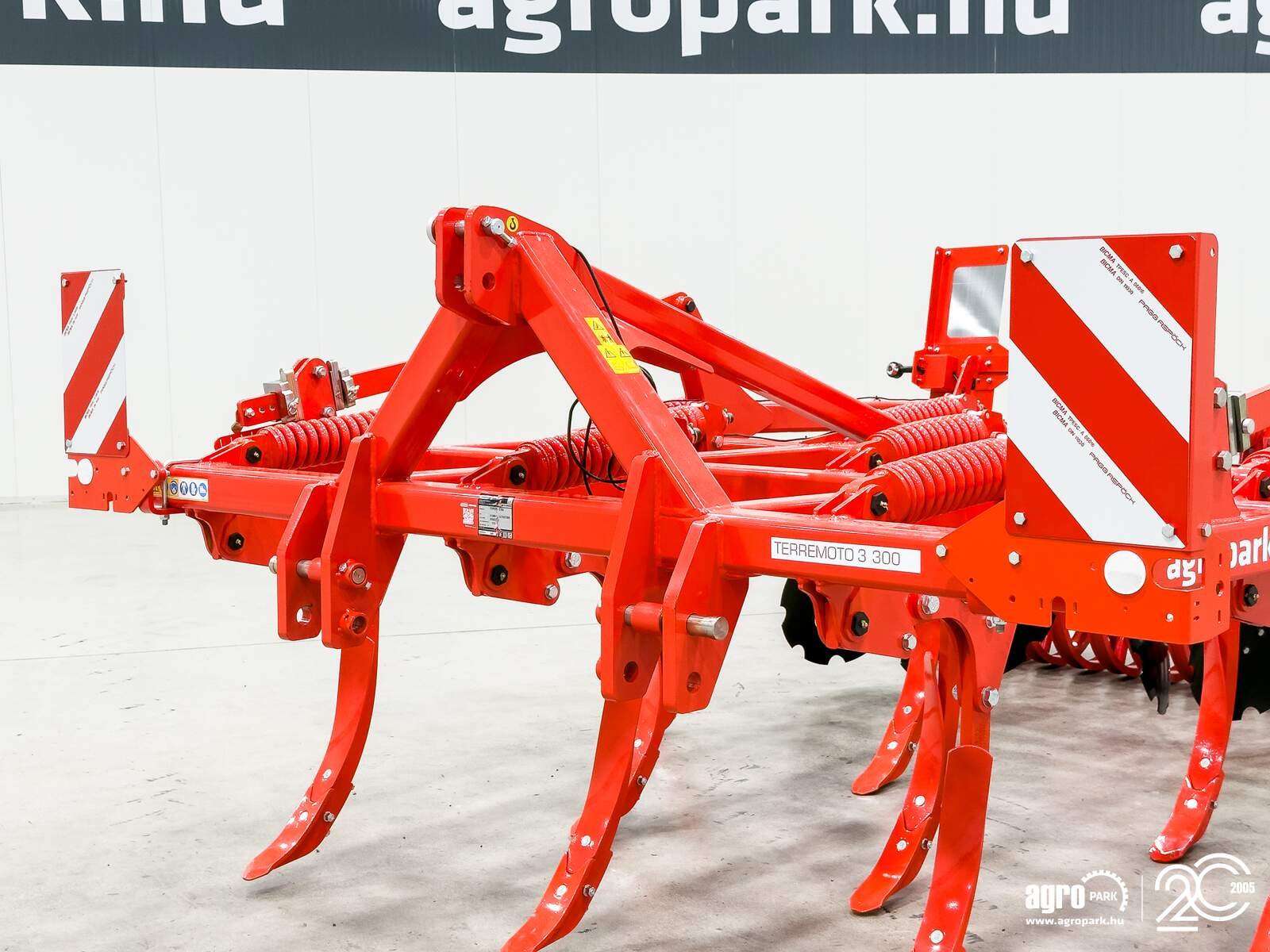 Federzinkengrubber del tipo Maschio Terremoto 3 300 cultivator with 3 m working width and fixed frame, NON-STOP spring tine safety system, 25 cm working depth, U-profile roller, Gebrauchtmaschine In Csengele (Immagine 13)