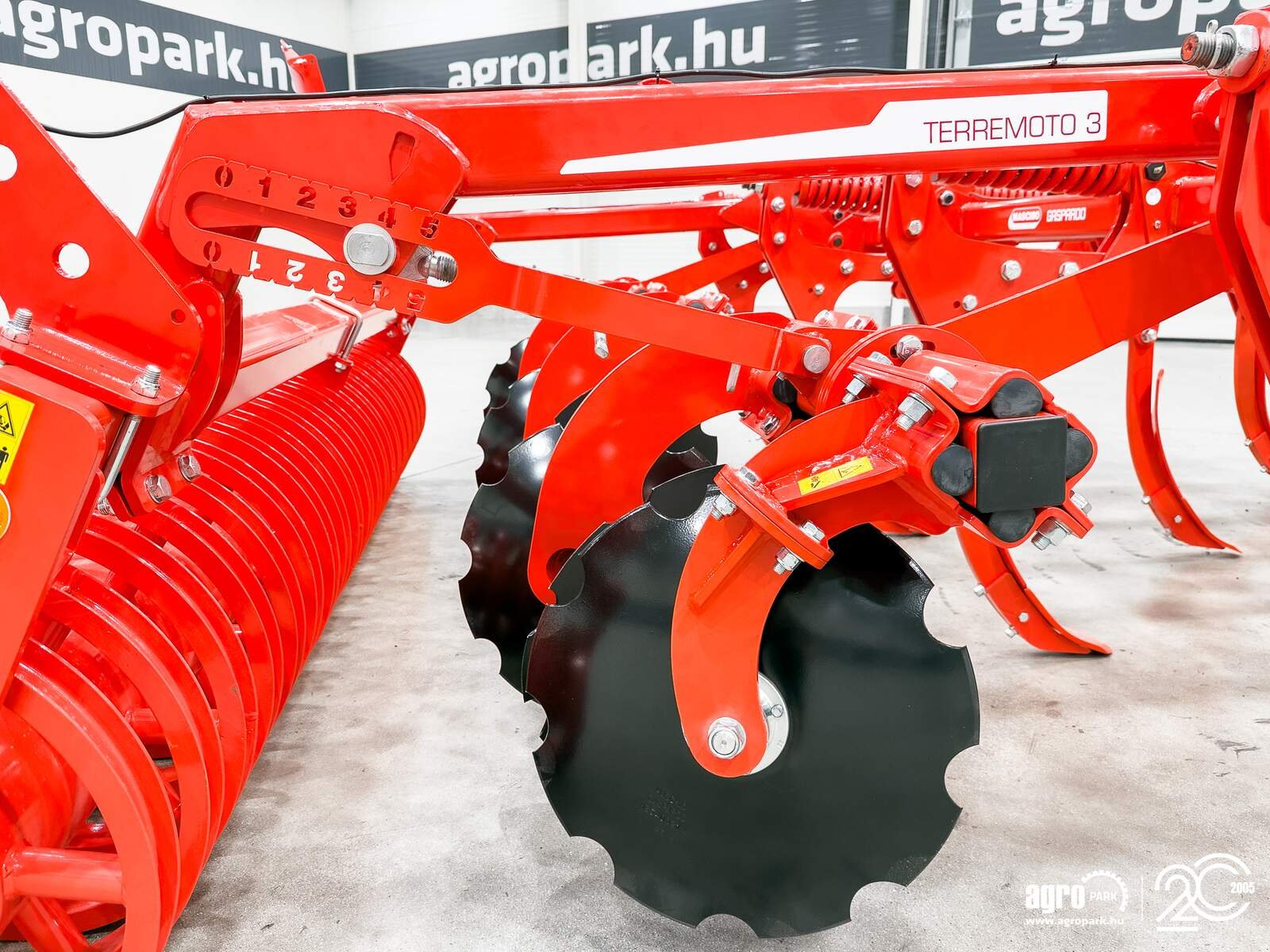 Federzinkengrubber del tipo Maschio Terremoto 3 300 cultivator with 3 m working width and fixed frame, NON-STOP spring tine safety system, 25 cm working depth, U-profile roller, Gebrauchtmaschine In Csengele (Immagine 24)