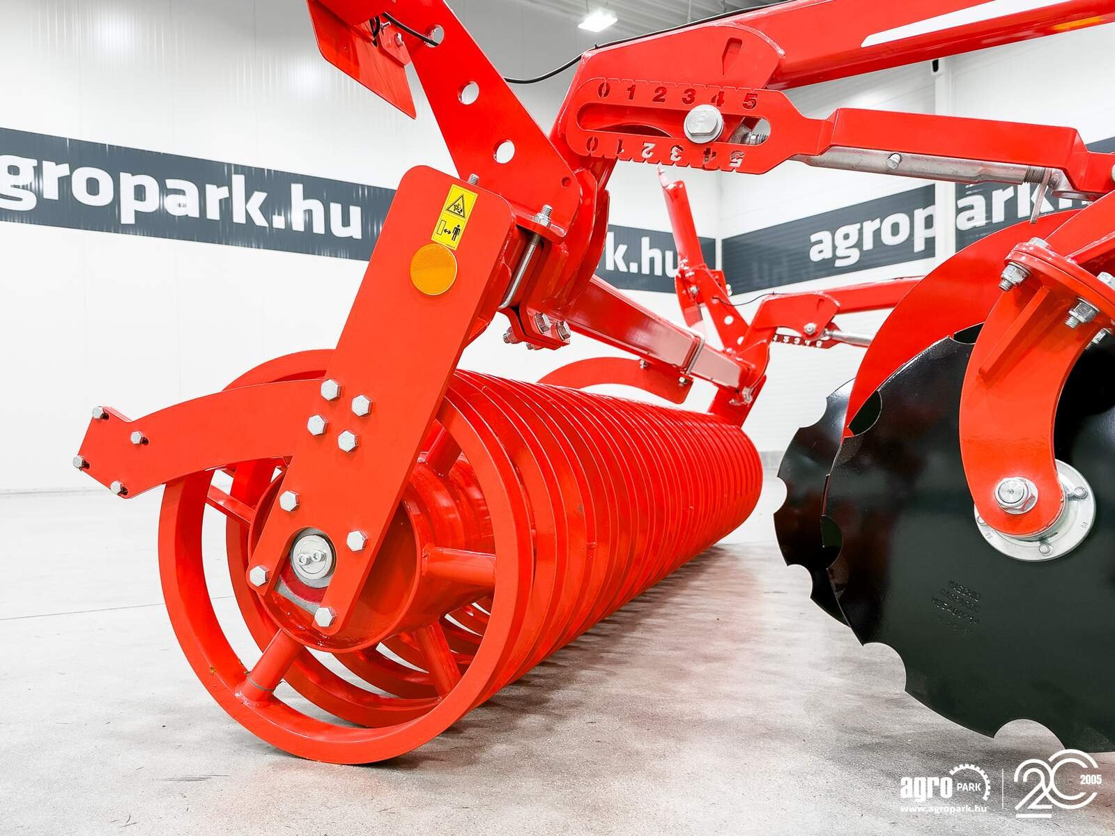 Federzinkengrubber del tipo Maschio Terremoto 3 300 cultivator with 3 m working width and fixed frame, NON-STOP spring tine safety system, 25 cm working depth, U-profile roller, Gebrauchtmaschine In Csengele (Immagine 25)