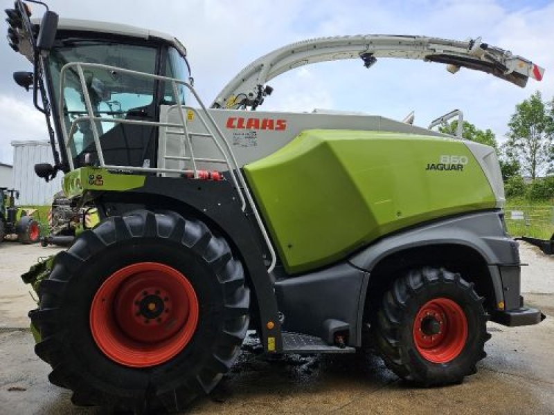 Feldhäcksler tip CLAAS 860, Gebrauchtmaschine in Belleville sur Meuse (Poză 2)