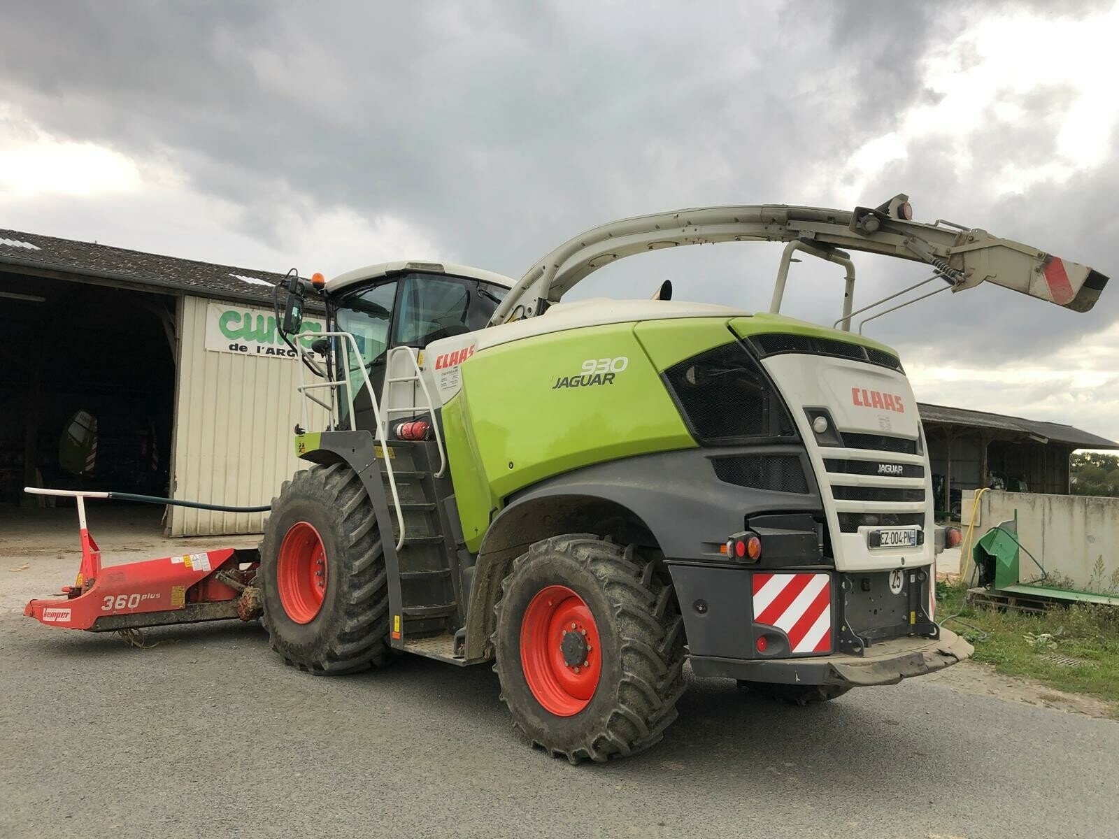 Feldhäcksler tip CLAAS ENSILEUSE JAGUAR 930, Gebrauchtmaschine in ST CLEMENT DE LA PLACE (Poză 3)