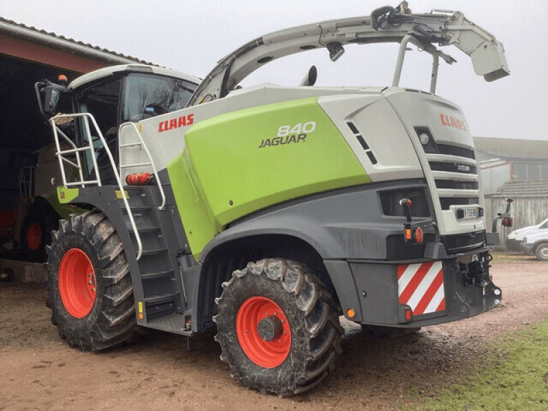 Feldhäcksler typu CLAAS JAGUAR 840 4WD T4F TRADITION, Gebrauchtmaschine v Charnay-lès-macon (Obrázok 3)