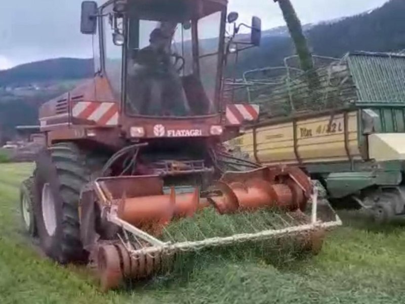 Feldhäcksler типа Fiatagri fiatagri hesston braud, Gebrauchtmaschine в MÜHLEN