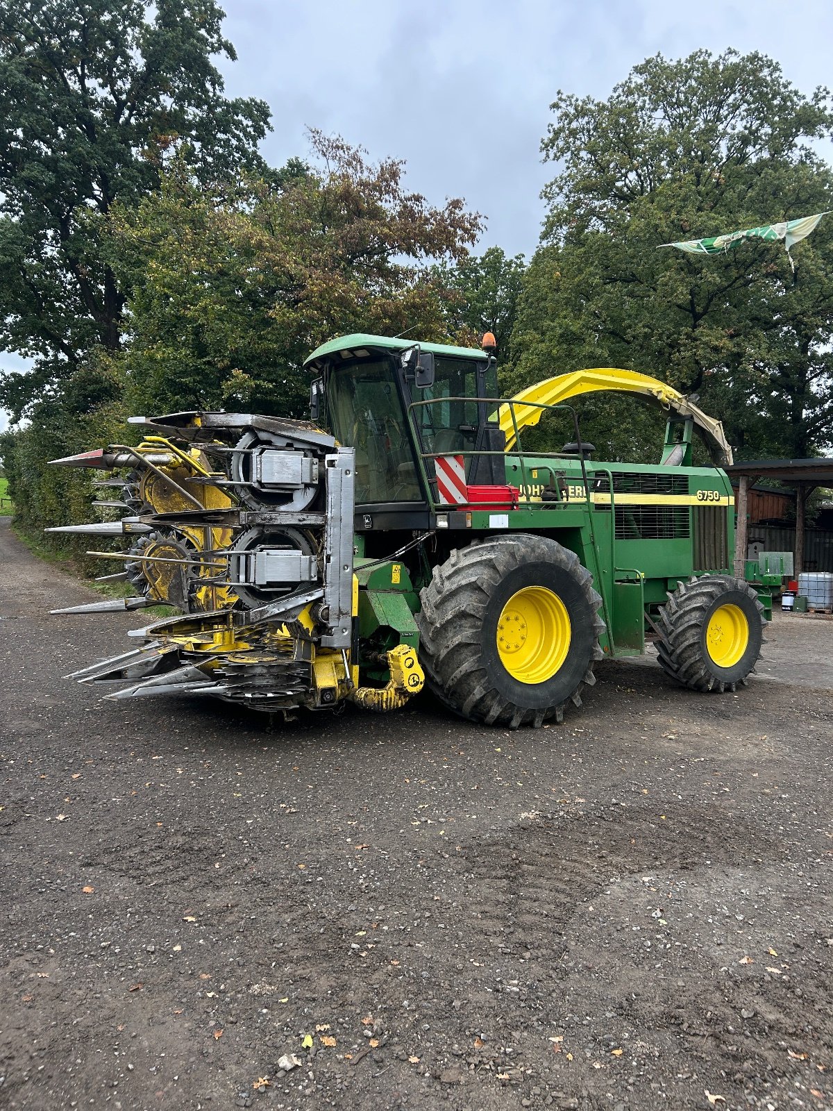Feldhäcksler типа John Deere 6750, Gebrauchtmaschine в Gummersbach (Фотография 1)