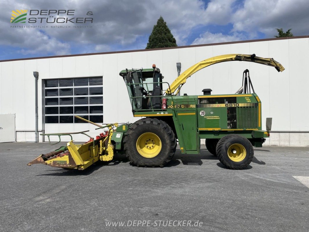 Feldhäcksler des Typs John Deere 6810 mit Gebiss, Gebrauchtmaschine in Rietberg (Bild 15)