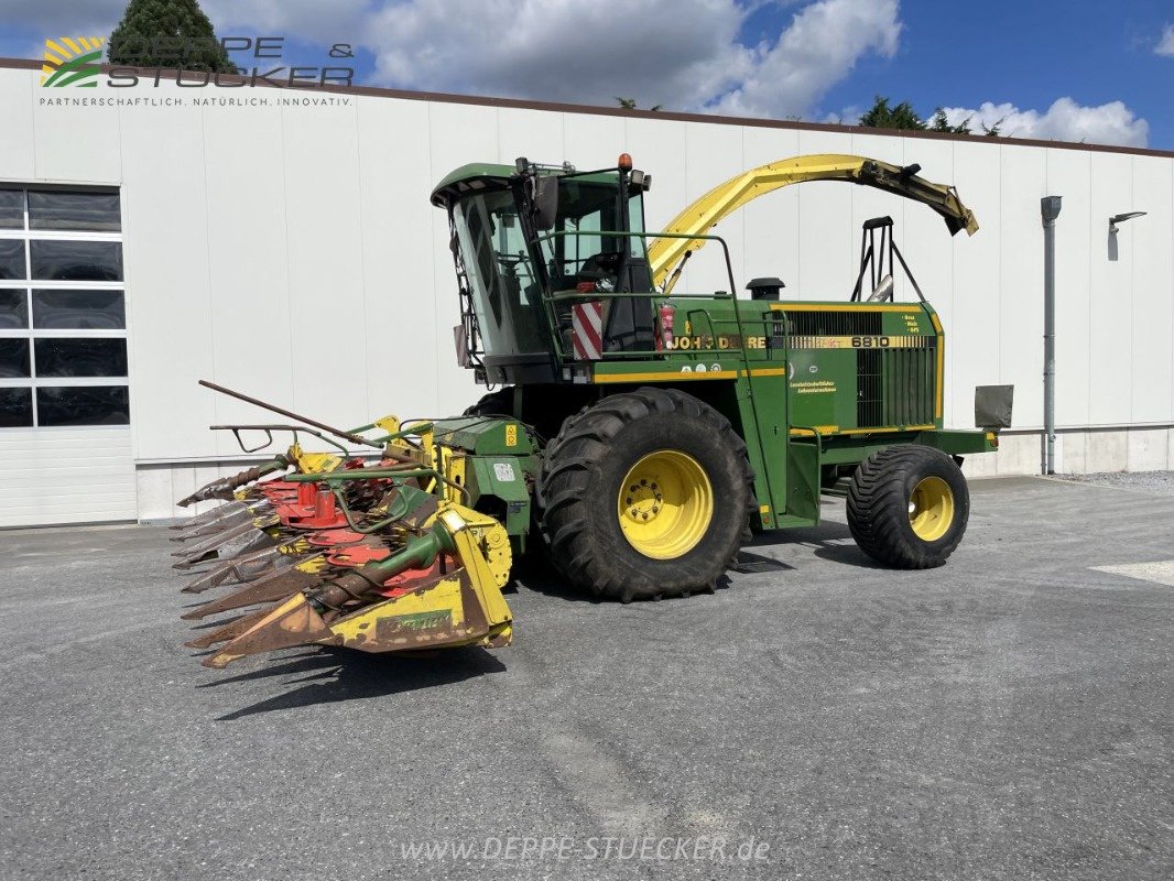 Feldhäcksler des Typs John Deere 6810 mit Gebiss, Gebrauchtmaschine in Rietberg (Bild 16)