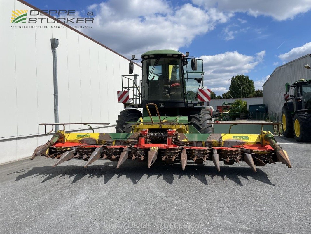 Feldhäcksler des Typs John Deere 6810 mit Gebiss, Gebrauchtmaschine in Rietberg (Bild 17)